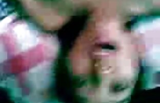 Milf morena videos xxx gratis en español latino se une a su hija cachonda masturbándose bajo el árbol